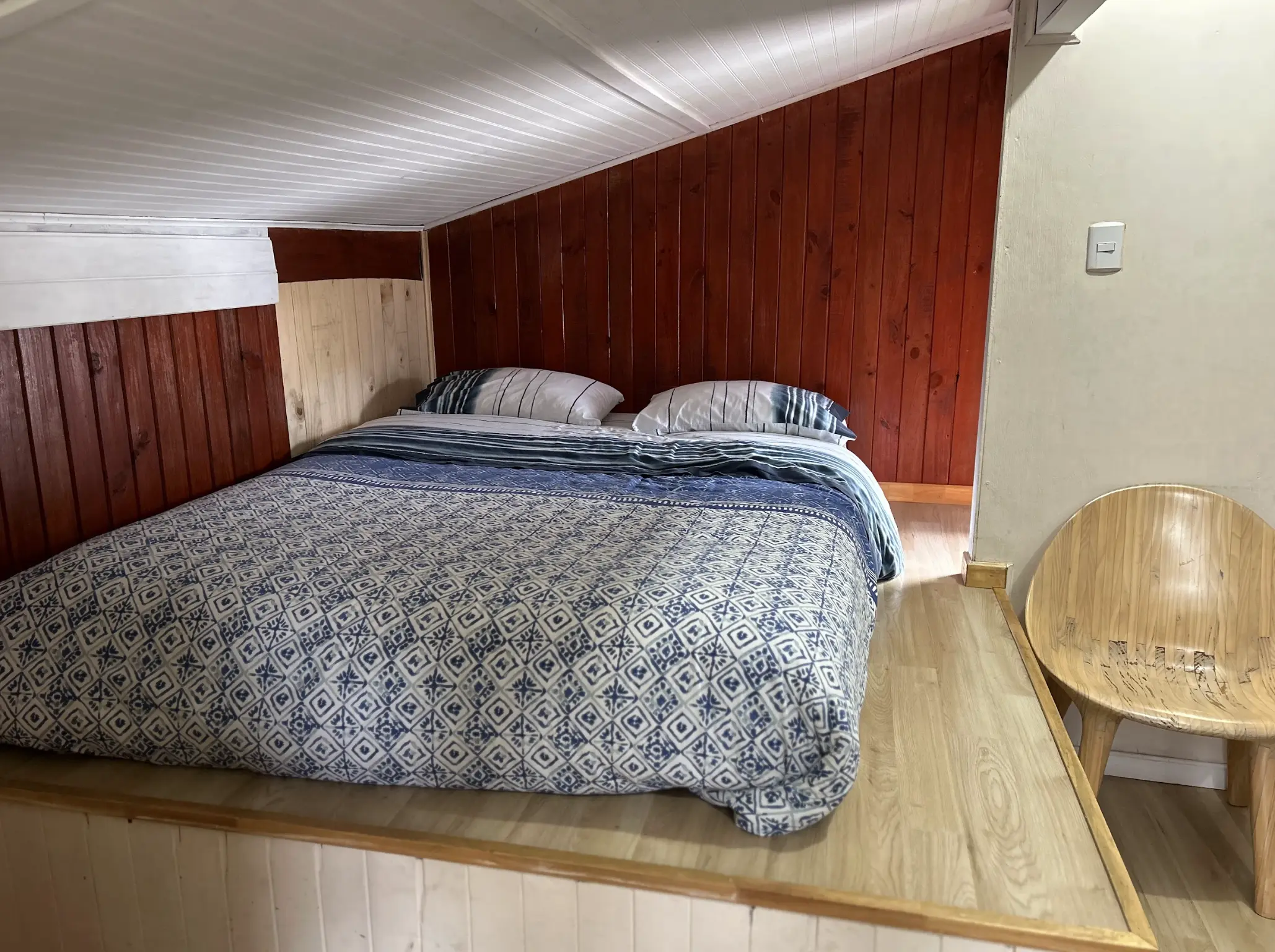 Cabaña Alerce — living con estufa